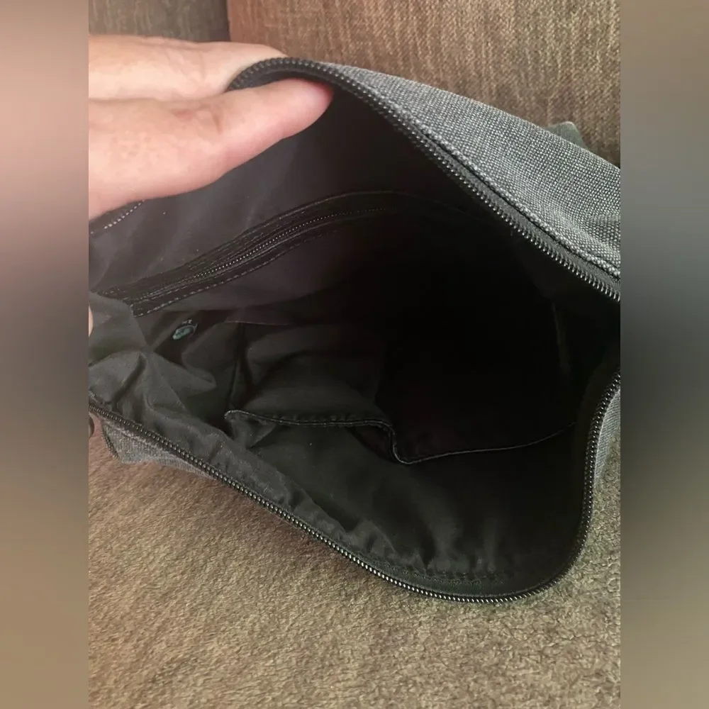 remi and reid pouch
